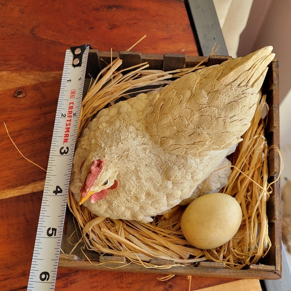 Decorative Collectible Chicken Figurine Rustic Wooden Crate/Straw Egg Resin RARE - Picture 12 of 15